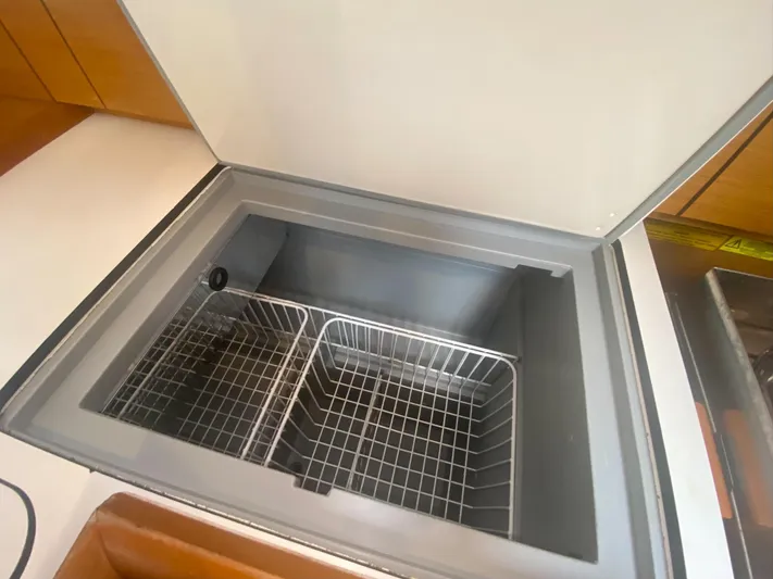 Layover Yacht Photos Pics 