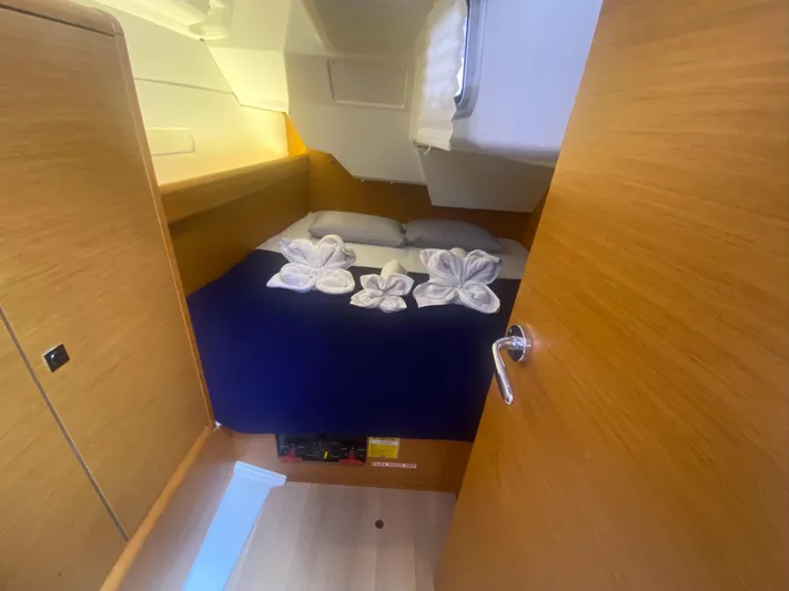 Layover Yacht Photos Pics 