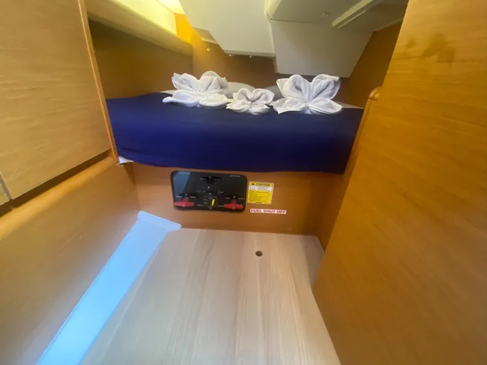 Layover Yacht Photos Pics 