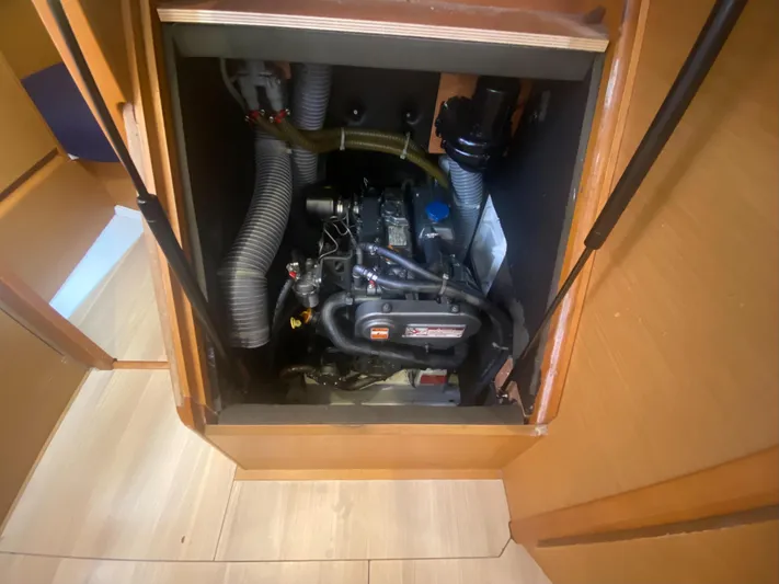 Layover Yacht Photos Pics 