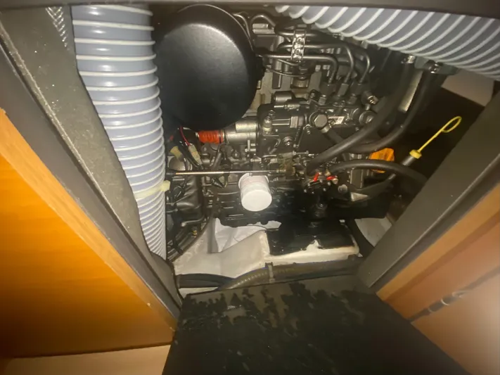 Layover Yacht Photos Pics 