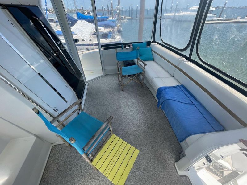 2006 Carver 41 Cockpit Motor Yacht