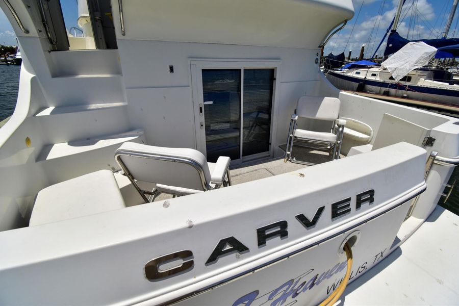 2006 Carver 41 Cockpit Motor Yacht
