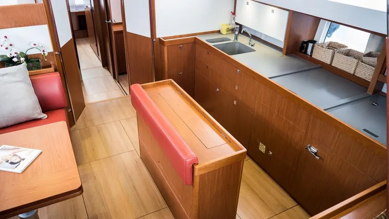 Splash Yacht Photos Pics 