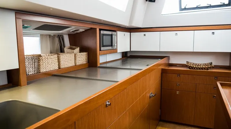 Splash Yacht Photos Pics 