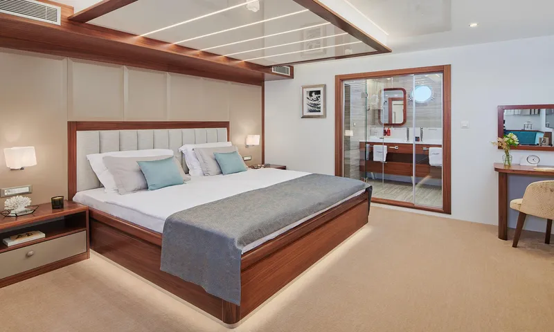 Corsario Yacht Photos Pics Luxurious bedroom on the 2019 Custom RADEŽ d.d. Schooner with ensuite bathroom.