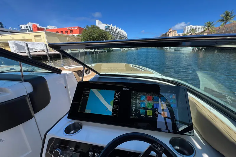 Helena Yacht Photos Pics Cockpit view of 2020 Sea Ray 280 SLX boat with navigation display on water.