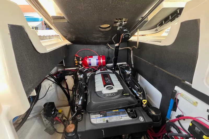 Helena Yacht Photos Pics Engine compartment of a 2020 Sea Ray 280 SLX boat, featuring a 6.2L engine.