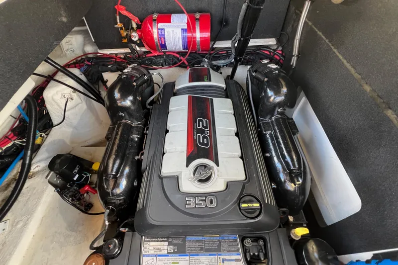 Helena Yacht Photos Pics Engine compartment of a 2020 Sea Ray 280 SLX with MerCruiser 6.2L engine.