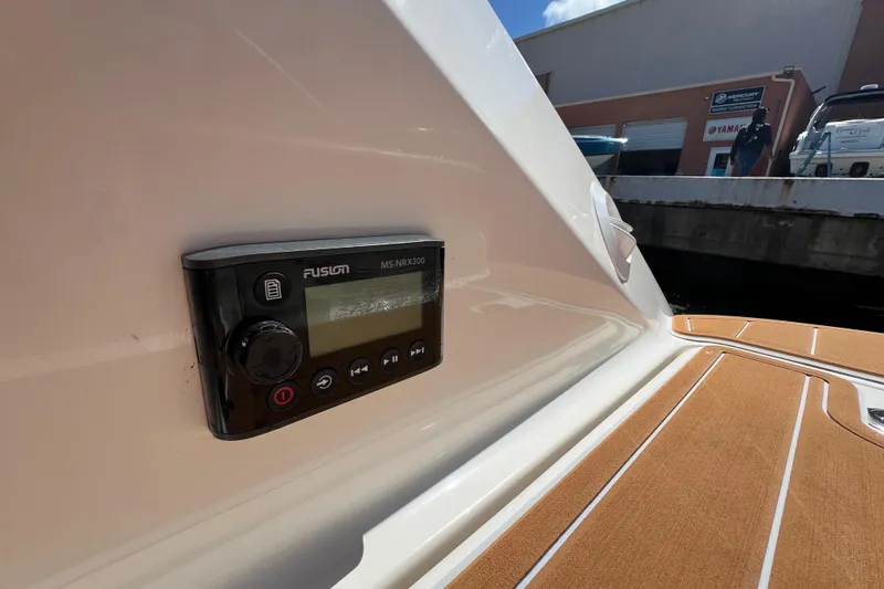 Helena Yacht Photos Pics 2020 Sea Ray 280 SLX boat with Fusion MS-NRX300 stereo system.