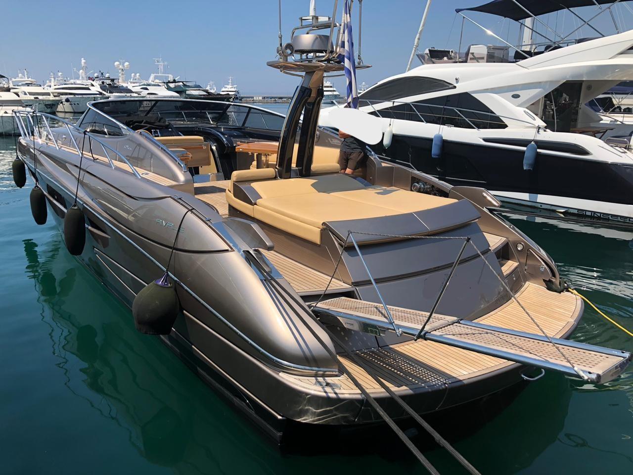 yacht riva rivale 52