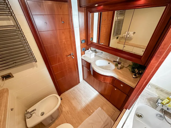 Eaglewings 3 Yacht Photos Pics 