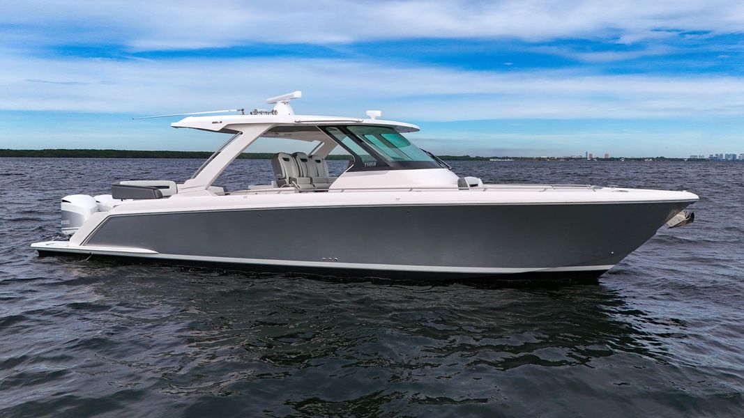 2019 Tiara Sport 38LS