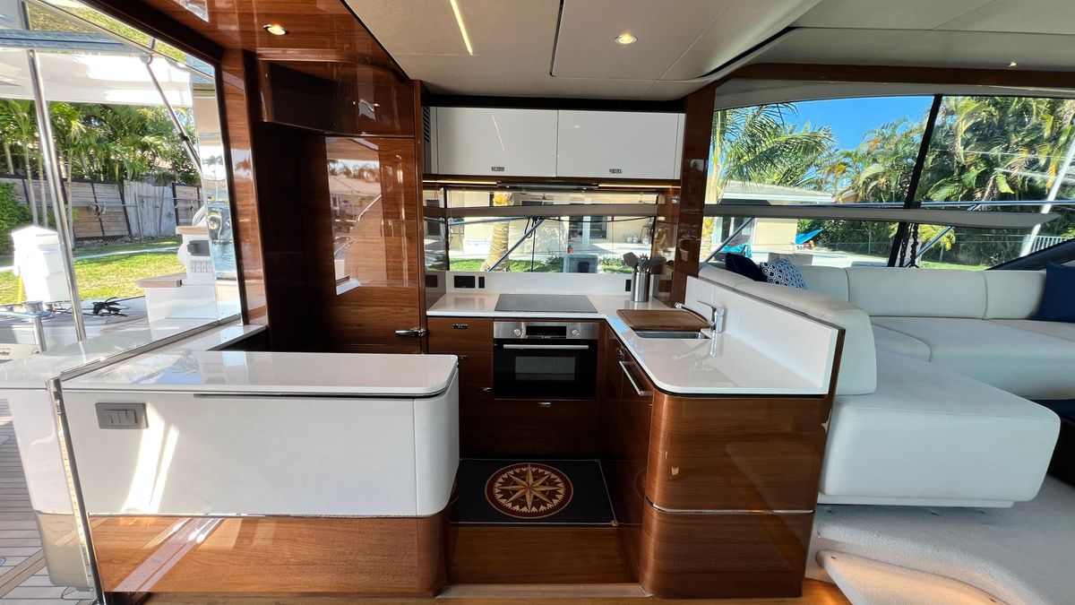 2019 Princess 62 