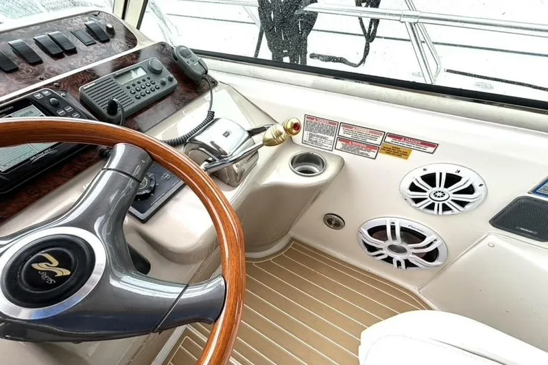  Yacht Photos Pics Helm of 1998 Sea Ray 400 Sundancer with wood steering wheel and marine electronics.