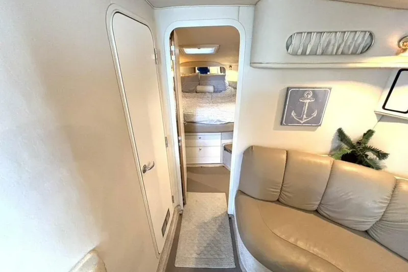  Yacht Photos Pics Interior of 1998 Sea Ray 400 Sundancer yacht with cozy seating and nautical decor.