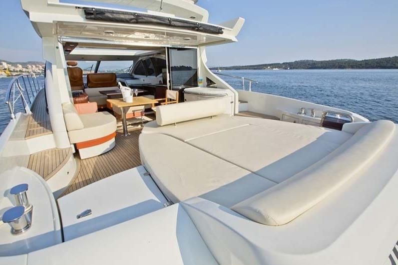 2007 Azimut 62 
