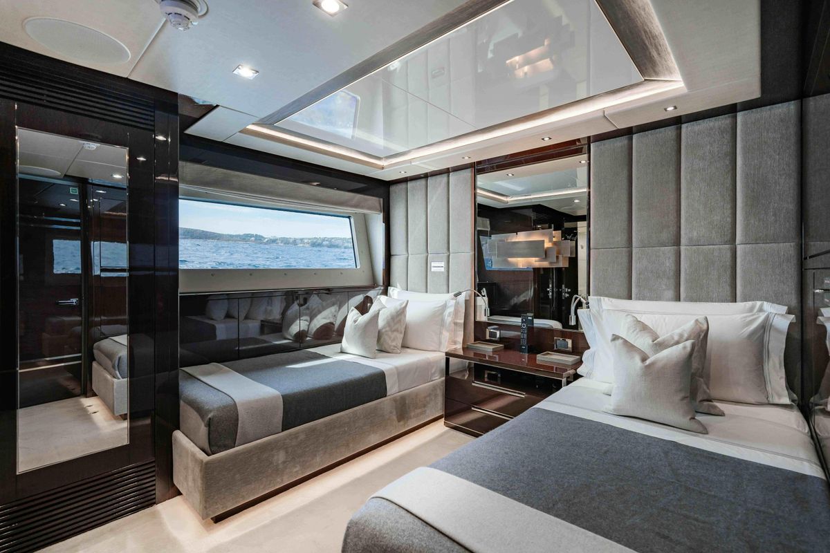 2016 Sunseeker 131 