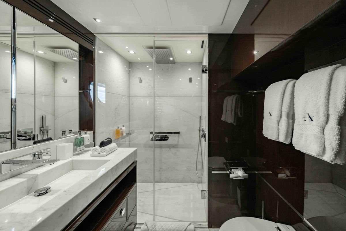 2016 Sunseeker 131 