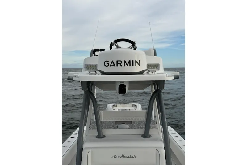  Yacht Photos Pics 2024 SeaHunter 28 Floridian boat with Garmin equipment on open water.