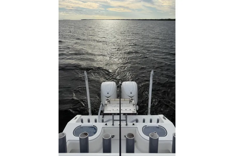  Yacht Photos Pics 2024 SeaHunter 28 Floridian boat on open water, showcasing dual engines and fishing rod holders.