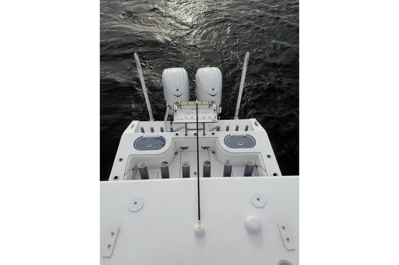  Yacht Photos Pics 2024 SeaHunter 28 Floridian boat with dual engines on water.