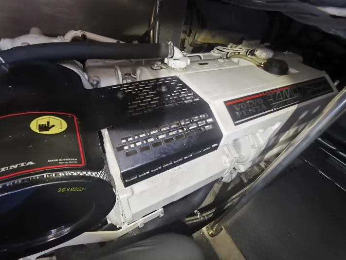  Yacht Photos Pics Volvo Penta engine in 2002 Regal Commodore 4260 yacht, detailed view.