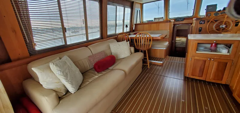 Pathfinder Yacht Photos Pics Interior of 2004 Mainship 400 Trawler with cozy seating and wooden accents.