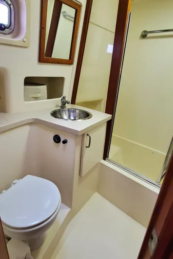 Pathfinder Yacht Photos Pics 2004 Mainship 400 Trawler bathroom with sink, toilet, and shower.