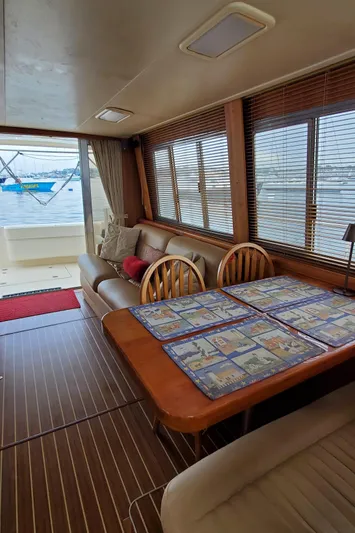 Pathfinder Yacht Photos Pics Interior of 2004 Mainship 400 Trawler with dining area and scenic window view.