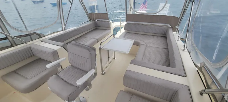 Pathfinder Yacht Photos Pics 2004 Mainship 400 Trawler interior with spacious seating and table, overlooking the water.