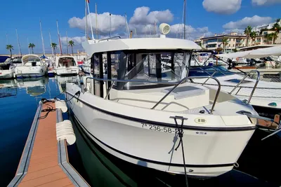 2023 Quicksilver Captur 705 Pilothouse
