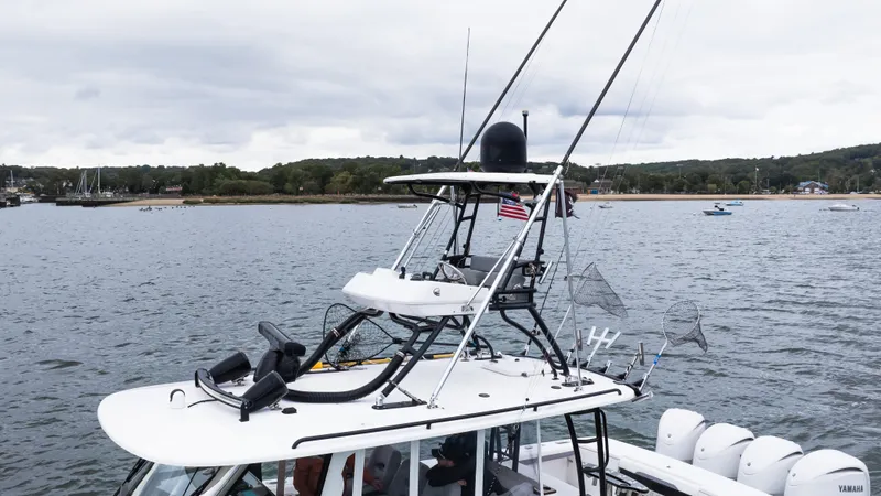  Yacht Photos Pics 2017 Everglades 435 CC boat on water, featuring advanced navigation equipment and multiple antennas.