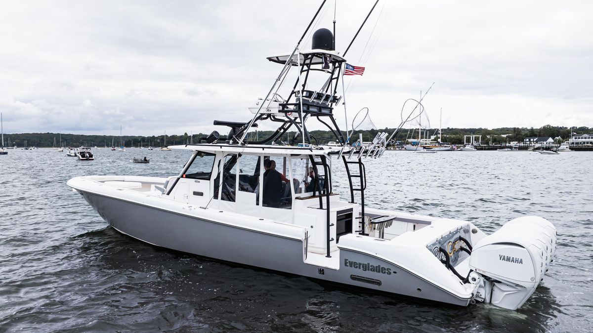 2017 Everglades 43 