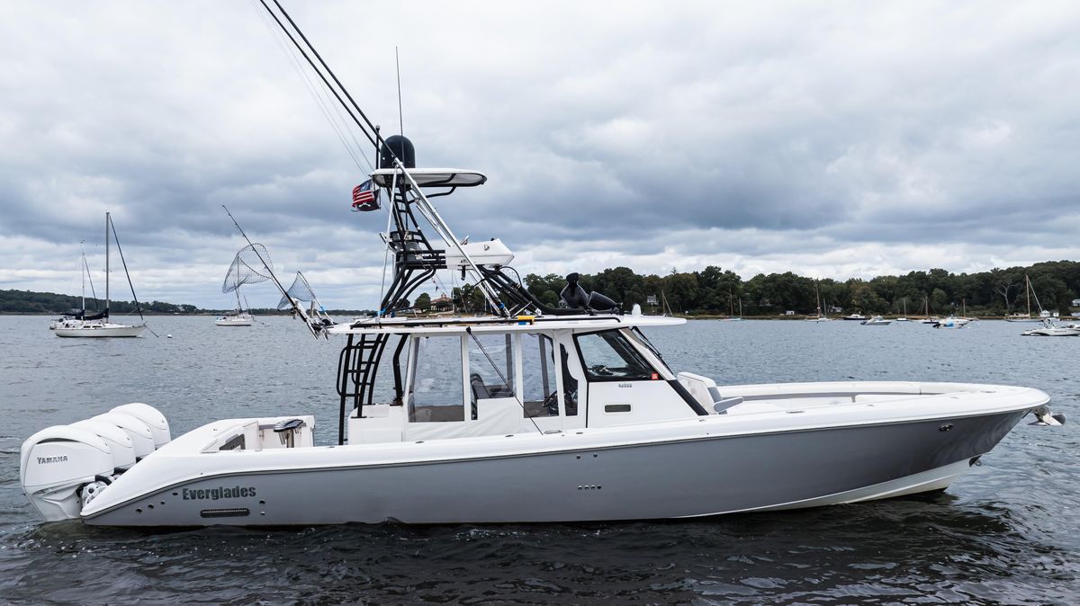 2017 Everglades 43 