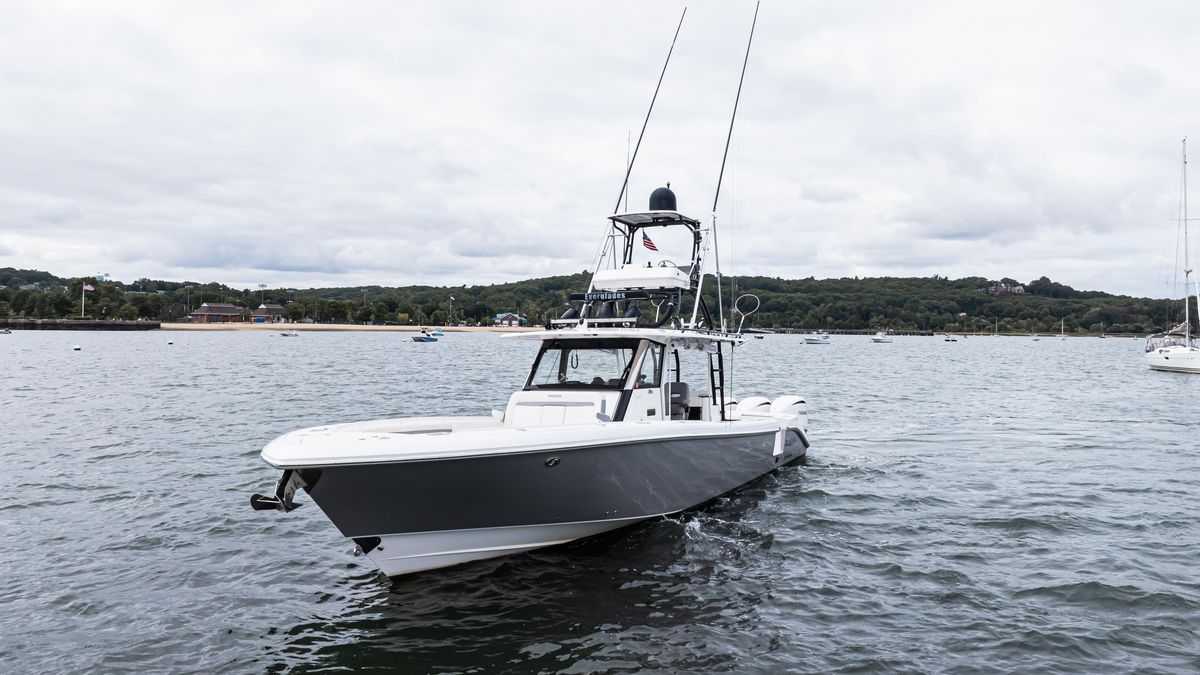 2017 Everglades 43 
