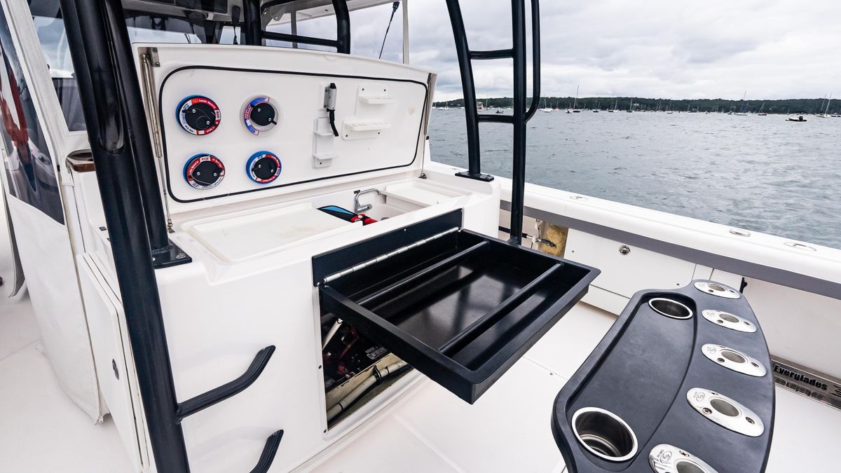 2017 Everglades 43 