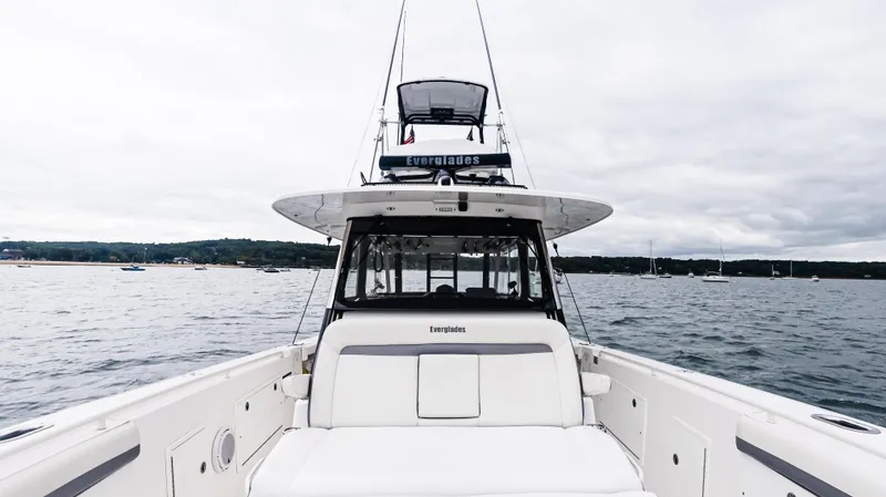  Yacht Photos Pics 2017 Everglades 435 CC boat on open water, showcasing sleek design and spacious deck.