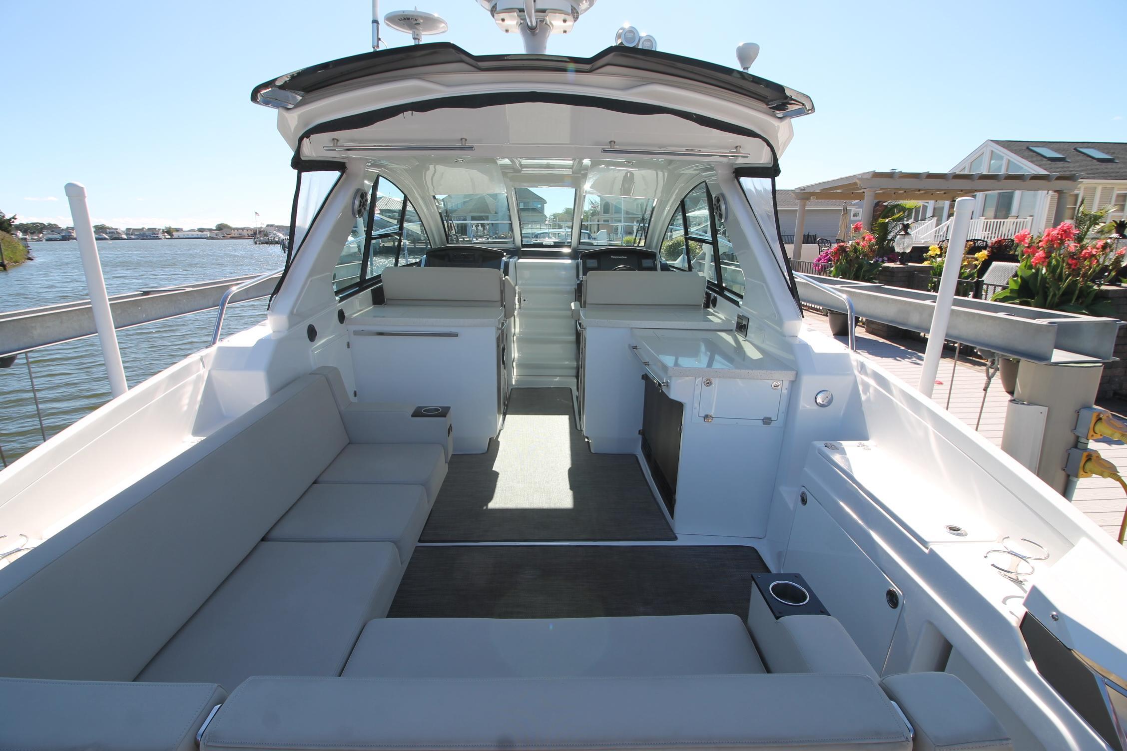 2011 monterey 360 sport yacht