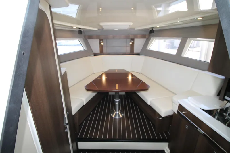  Yacht Photos Pics 2017-Monterey-360-Sport-Coupe-MarineMax-Brick