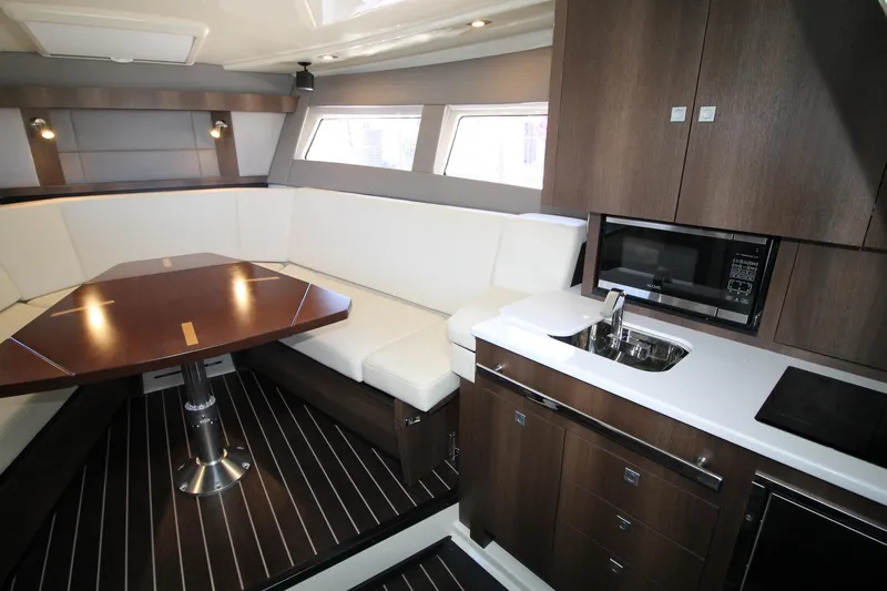  Yacht Photos Pics 2017-Monterey-360-Sport-Coupe-MarineMax-Brick