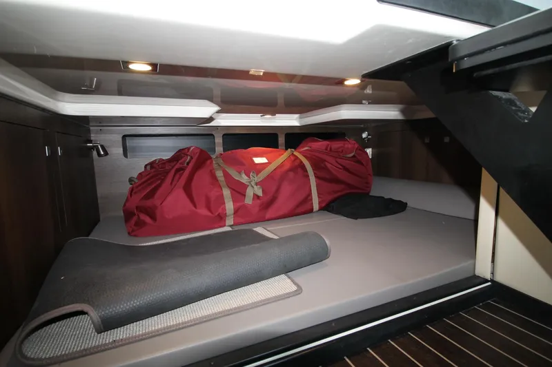  Yacht Photos Pics 2017-Monterey-360-Sport-Coupe-MarineMax-Brick