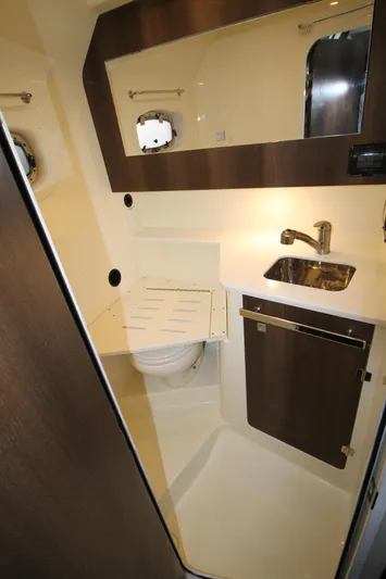  Yacht Photos Pics 2017-Monterey-360-Sport-Coupe-MarineMax-Brick