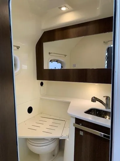  Yacht Photos Pics 2017-Monterey-360-Sport-Coupe-MarineMax-Brick