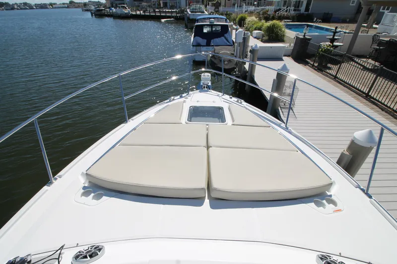  Yacht Photos Pics 2017-Monterey-360-Sport-Coupe-MarineMax-Brick