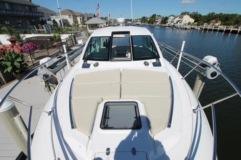  Yacht Photos Pics 2017-Monterey-360-Sport-Coupe-MarineMax-Brick