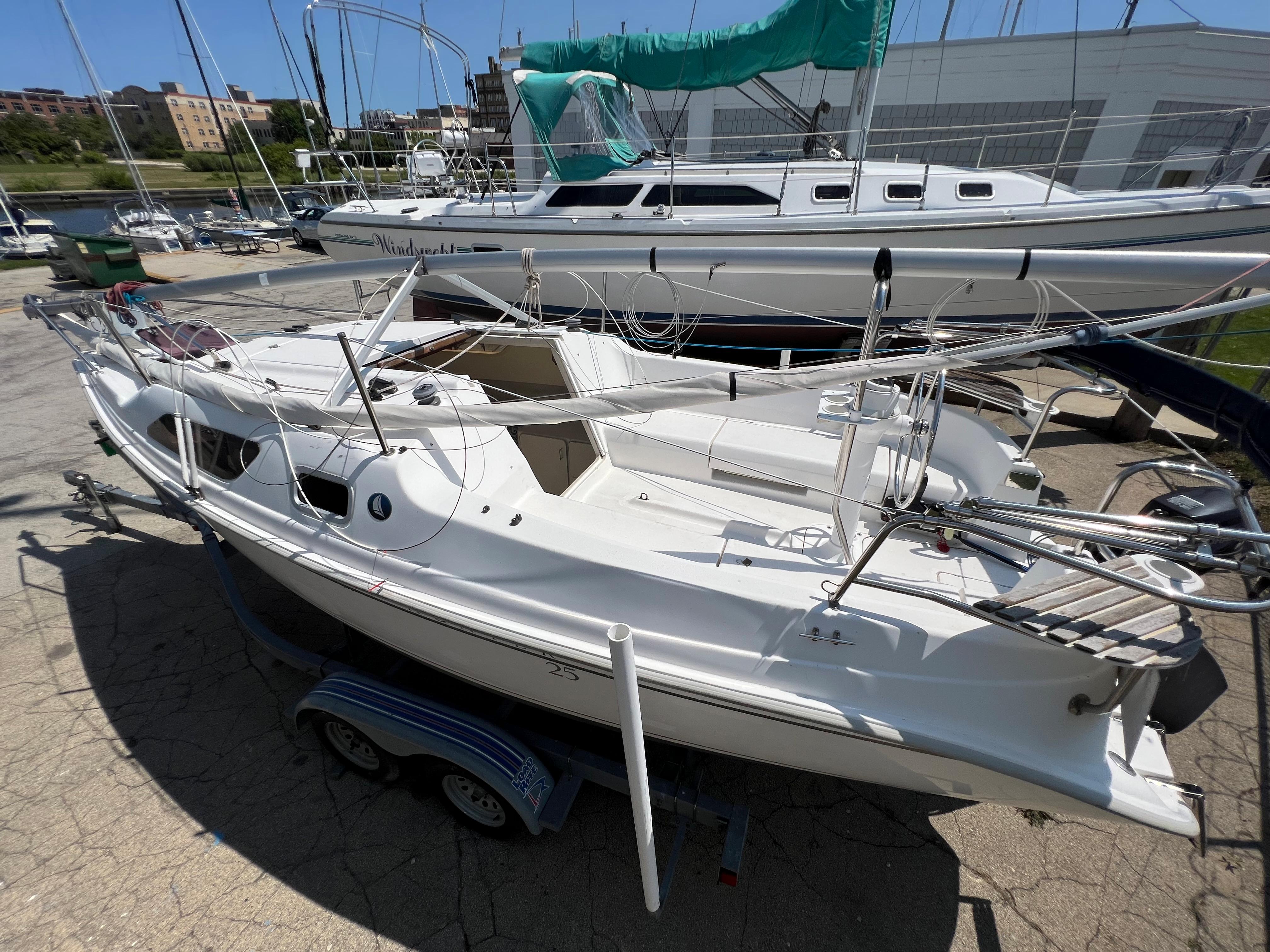 2007 Hunter 25 sailboat on trailer in marina, surrounded by other boats.
