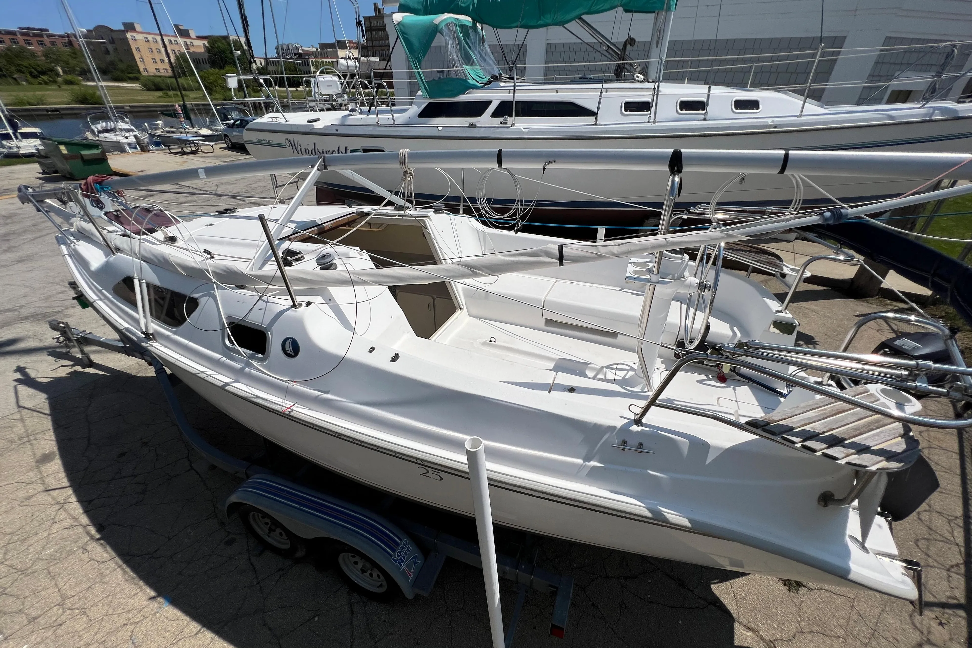 2007 Hunter 25 sailboat on trailer in marina, surrounded by other boats.