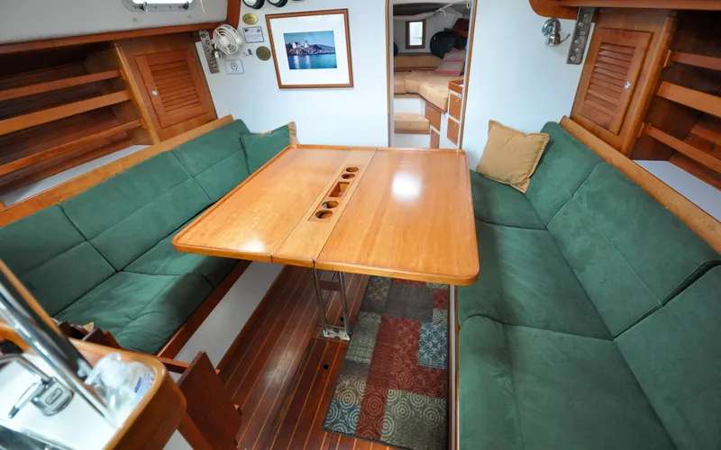 Canty Yacht Photos Pics J/42 - Canty - Salon - Table
