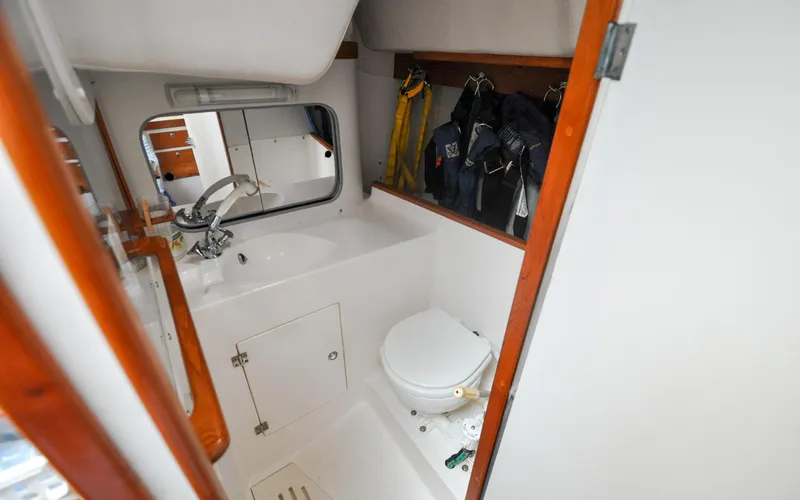 Canty Yacht Photos Pics J/42 - Canty - Aft Head